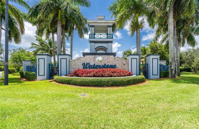 1022 NE 42nd Ter photos photos