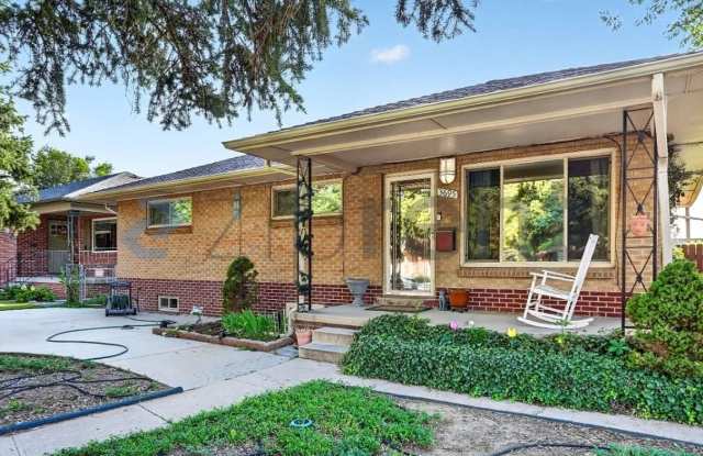 SPACIOUS 6 BED RANCH | FINISHED BASEMENT | HUGE YARD | AVAILABLE NOW! Gallery 3