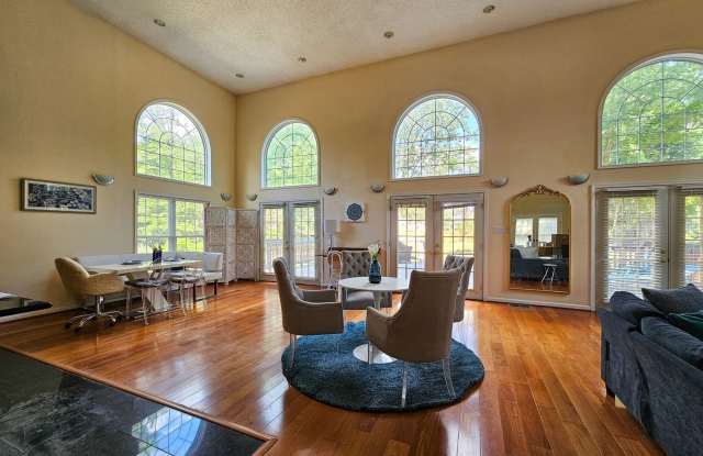 SPACIOUS LUXURY HOME WITH IN-LAW SUITE! [FURNISHED RENTAL] photos photos