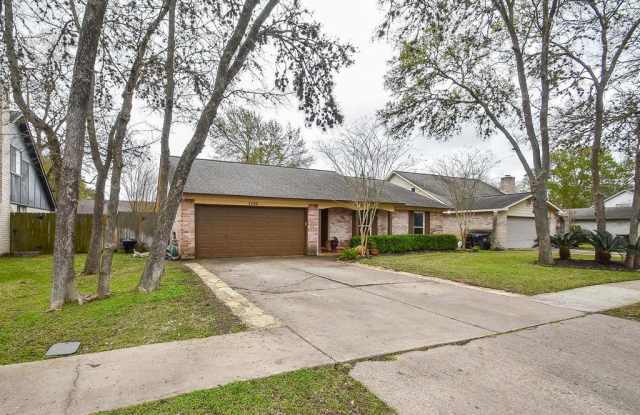 1134 Pinecroft Drive Gallery 2
