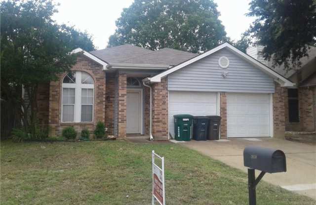 Move In ready 3 bdrm, 2 bath - 6341 Rockhaven Drive, Fort Worth, TX 76179