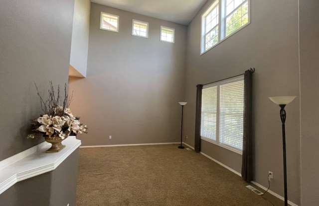 HUGE craftsman 3bed 2Bath home in the heart of Bethany. Gallery 4