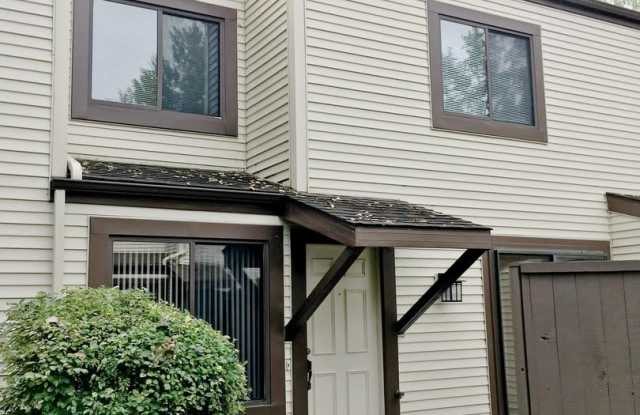 Spacious 3 bedroom Townhome near UND!! photos photos