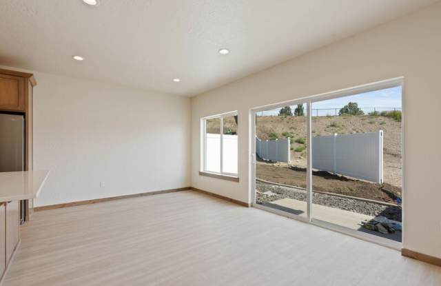 3578 Blaze Loop - 1 photos photos