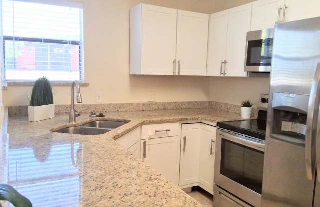 Beautiful Winter Park 2/2 Condo on the first floor x Rent in front of Full Sail ! photos photos