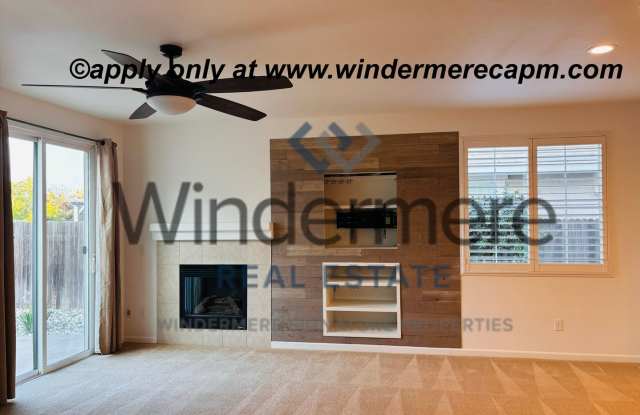 Bright  Stylish Entertainer's Retreat! Single story 3 bed- Plus Bonus Room!! photos photos