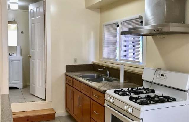 108 N Huntington Drive 3/4 Gallery 3