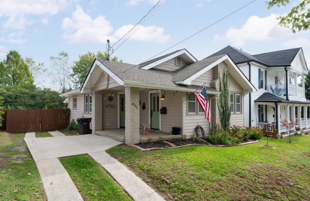 621 Florida Avenue - 621 Florida Avenue, Bristol, TN 37620