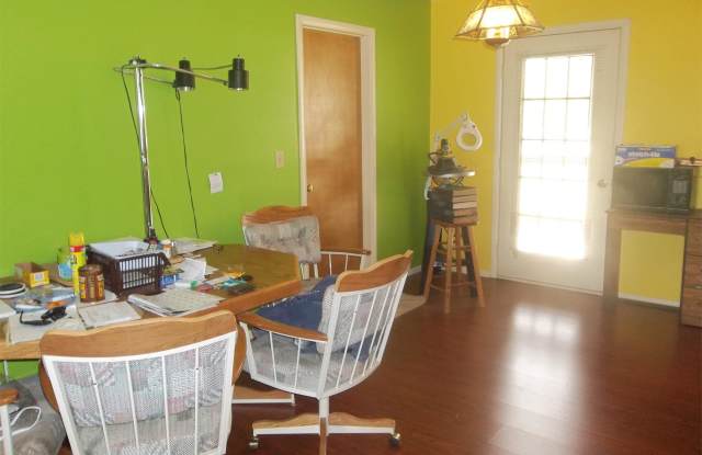 4924 N. Spring Dr Gallery 2