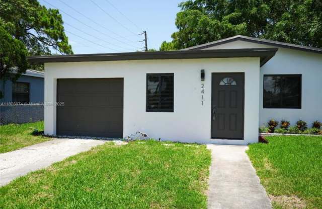 2411 NW 9th St photos photos