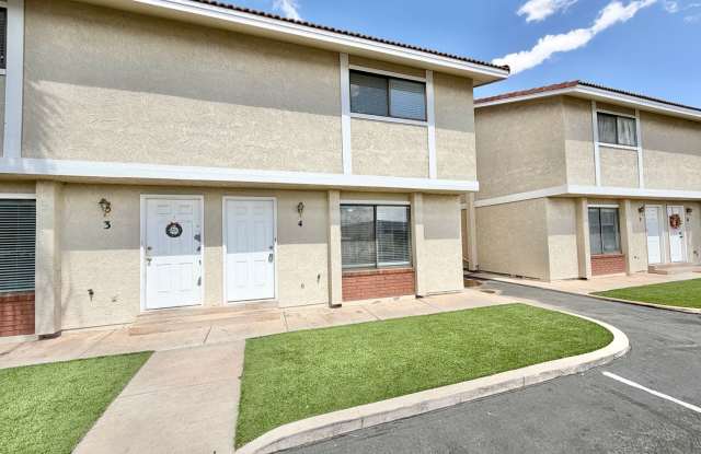 Downtown Town Home!! Pet Friendly!! Gallery 4