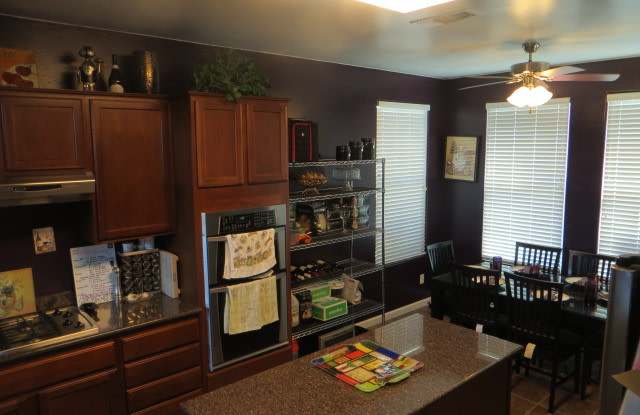 Clovis Gated Lafayette Sq, 2BR+Den/Loft/2.5BA, Blt 2007 - Lots of Amenities! photos photos