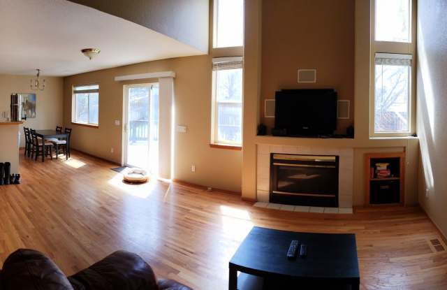 Fantastic! Cul-de-sac and 3 car garage! Gallery 3
