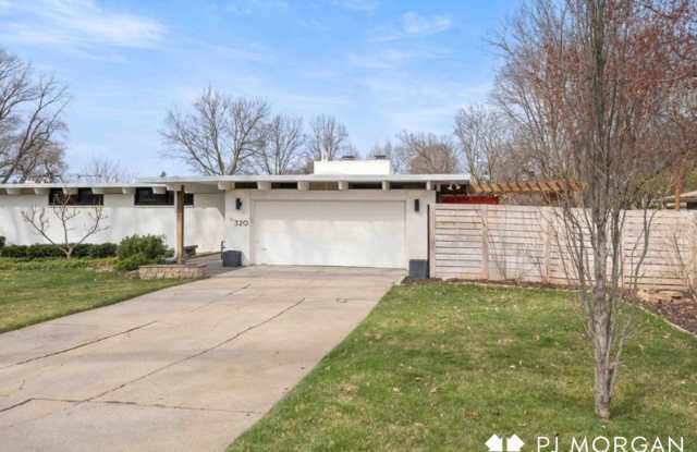 Gorgeous 3 bedroom, 2.5 Bathroom Home - Available Immediately Gallery 4