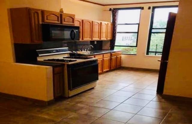 5-06 Grandview Ave - 5-06 Grandview Avenue, Queens, NY 11385