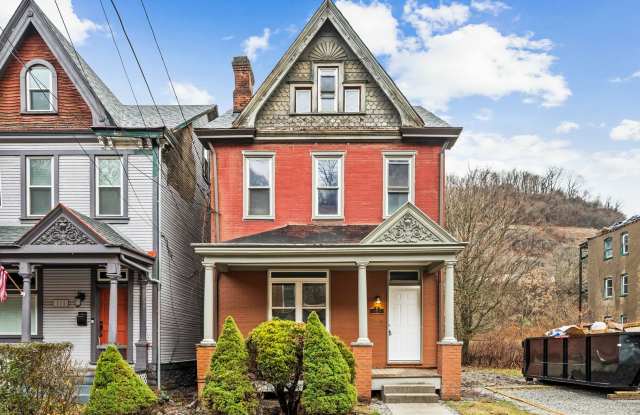 Beautiful Fully Renovated 4 Bedroom Home In The West End. Available July! photos photos