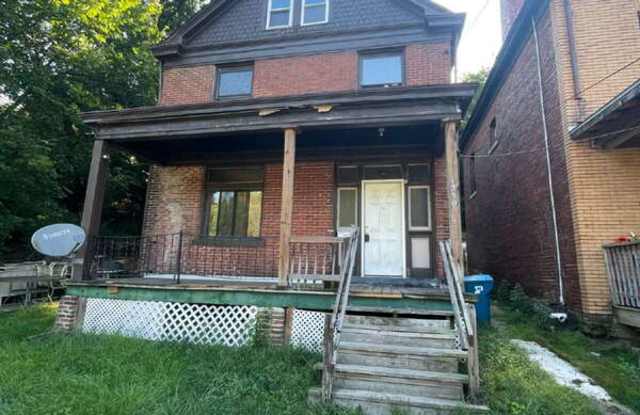 1250 Blackadore Avenue Gallery 1