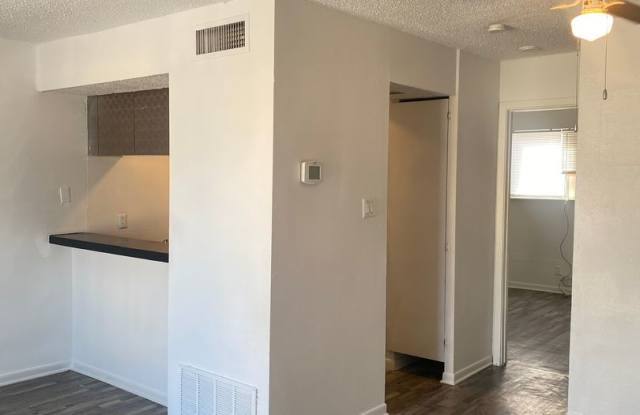 SPACIOUS ONE BEDROOM NEAR BOTANICAL GARDENS Gallery 2