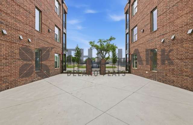 721 West Maple Street Bldg 1000 Apt 312 - 1 Gallery 4