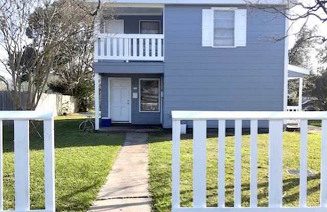 1135 5th Ave APT B - 1135 5th Ave N, Texas City, TX 77590