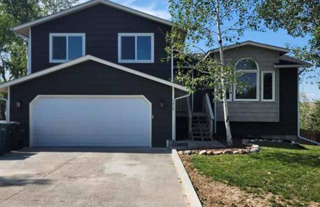 5 bedroom in Briarwood - Water/Sewer/Trash PAID photos photos