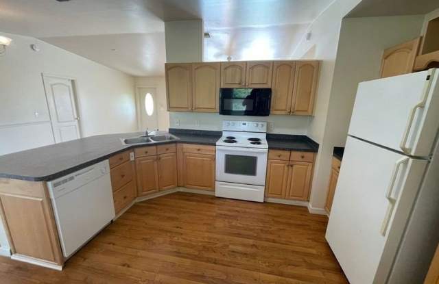 445 Candlewick Circle W Gallery 3
