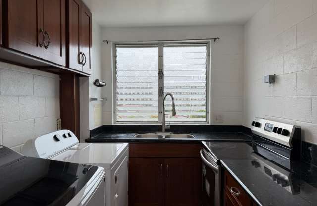 Kapalama: 1 Bed, 1 Bath Apartment with Den and 1 Parking photos photos