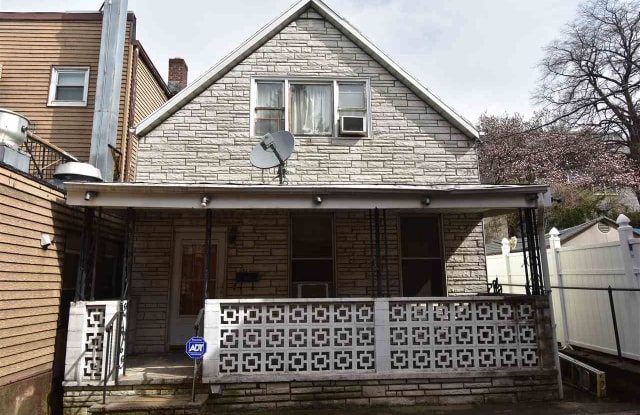 324 35TH ST - 324 35th Street, Union City, NJ 07087