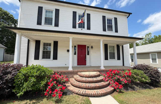 Charming & Spacious 3-Bedroom Home with a Large Fenced Yard! photos photos