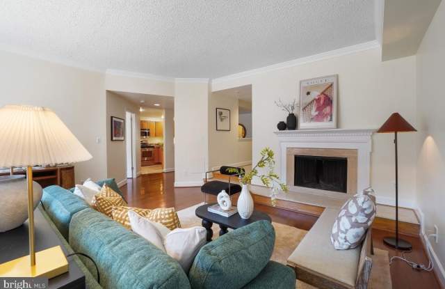 1080 WISCONSIN Avenue NW Gallery 1