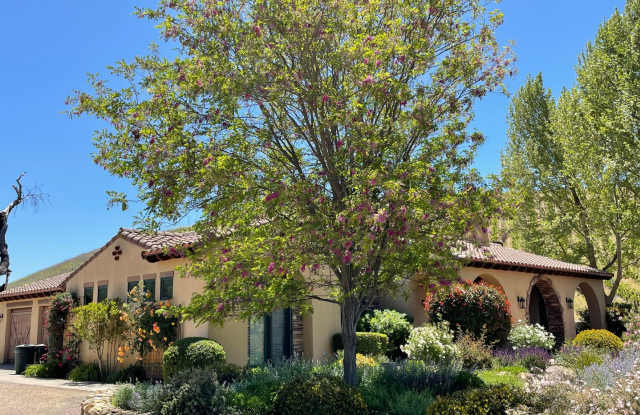 Gorgeous Wine Country 3 Bedroom 2 Bath Single Family Home Available 9/1/25 photos photos