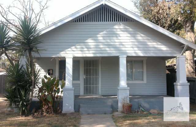 Cute Traditional. 3 Bedroom 1 bath home in Tower District. photos photos