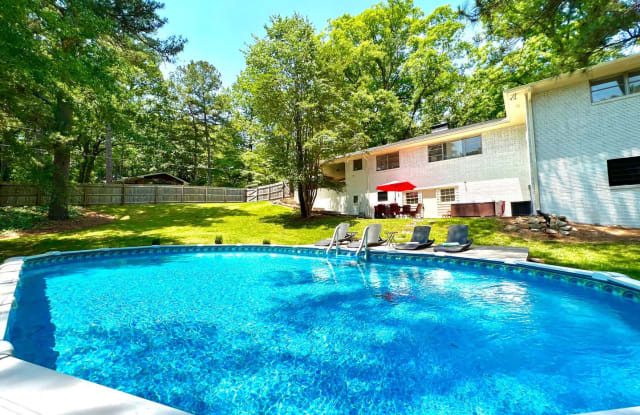 2584 Woodhill Ln - 2584 Woodhill Lane, East Point, GA 30344