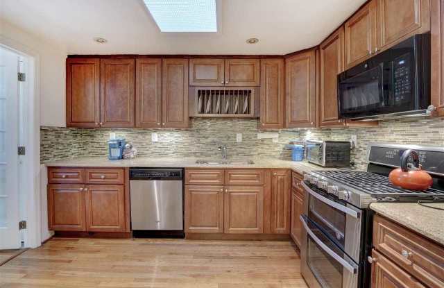 14 CHOPIN CT Gallery 3