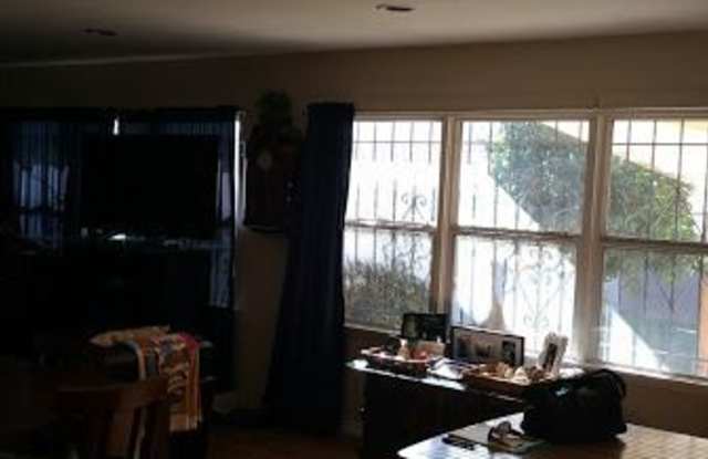 11525 S Van Ness Gallery 2