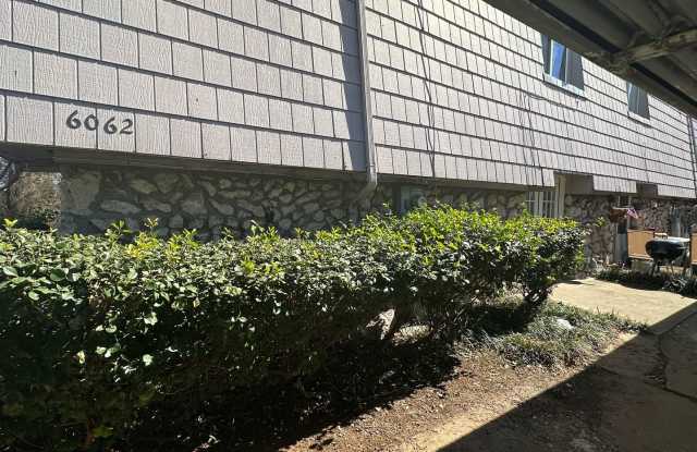 Super Cute 2 Bedroom 1.5 Bath CONDO * PRIME Location * Gallery 3