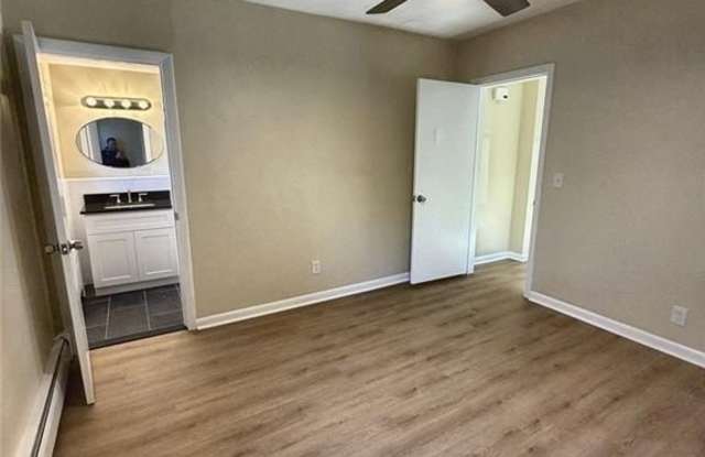 122 Englewood Avenue Gallery 4