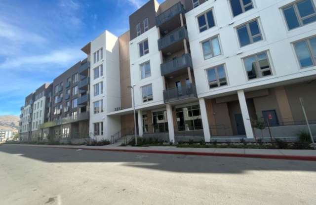 Executive 1 bedroom is seconds from Tesla & Warm Springs BART. photos photos
