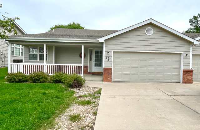 Newly Remodeled - Modern 3 Bedroom Duplex with Finished Basement and a Office Room! Gallery 3