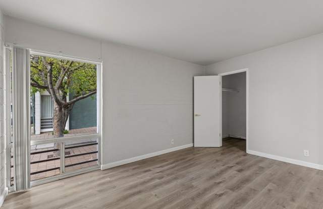 201 S. Elden St. Gallery 4
