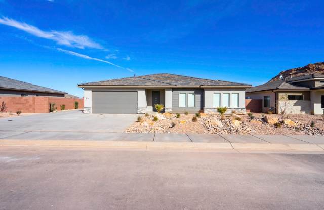 4 bedroom 2 Bath Home in Desert Edge Cove - RV parking! photos photos