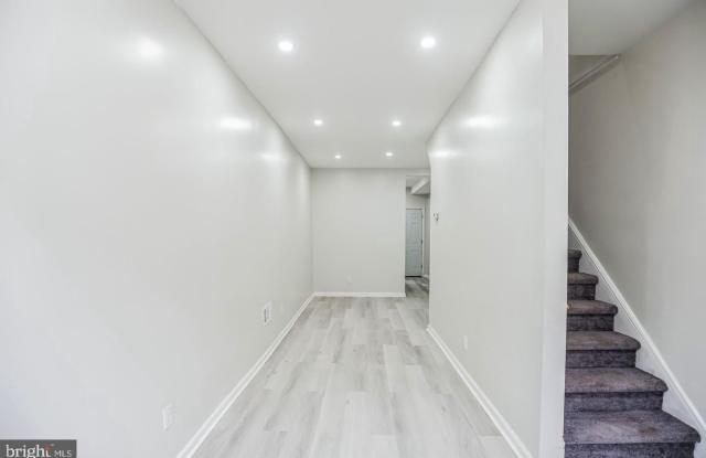 2864 N LEITHGOW Street Gallery 1