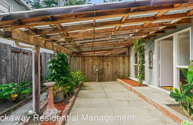 2420 ROLLINGWOOD DR. Gallery 3