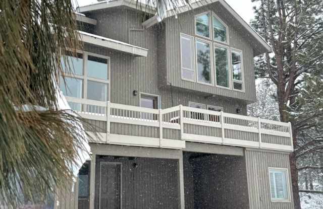 HUGE Custom-Designed Dream Home bordering Indian Meadows Preserve! - 69877 Meadow View Road, Deschutes County, OR 97759