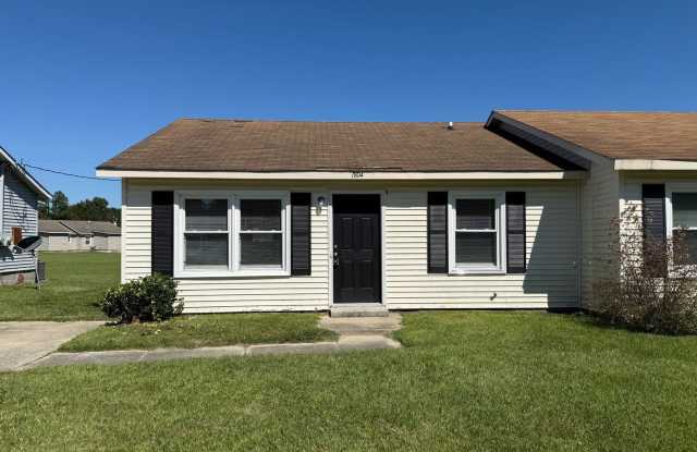 2 bedroom, 1 bath Duplex photos photos