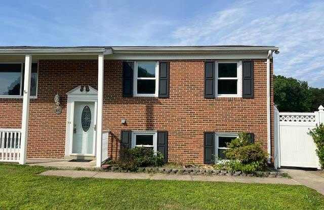 1085 WOODLAWN AVENUE photos photos