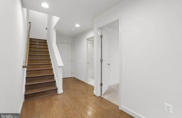 9811 WOOD GLEN Terrace Gallery 2