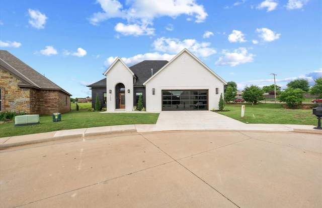 1304 Katelyn Ct - 1304 Katelyn Ct, Yukon, OK 73099