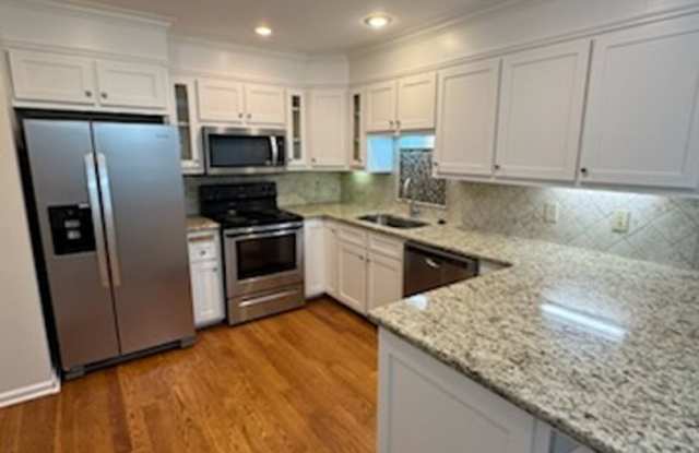 Spacious Modern 3 Bedroom Townhome - Move In Ready Gallery 3