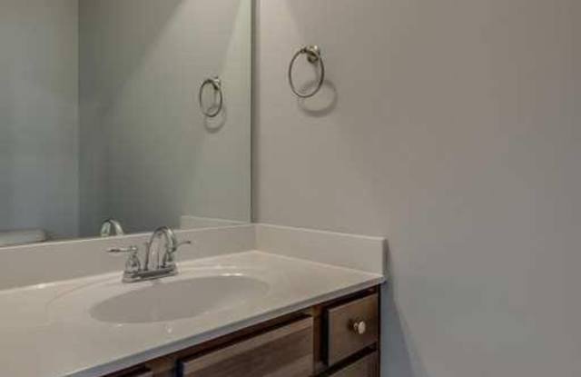 Fairview Station - Beautiful 4 / 2.5 - FENCED, NEW PAINT AND CARPET!!! Gallery 4